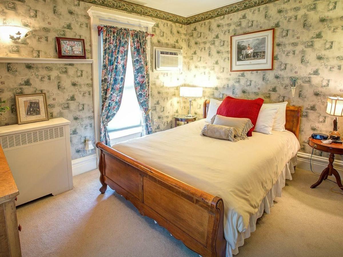 M&M Victorian Bed And Breakfast Marinette ภายนอก รูปภาพ