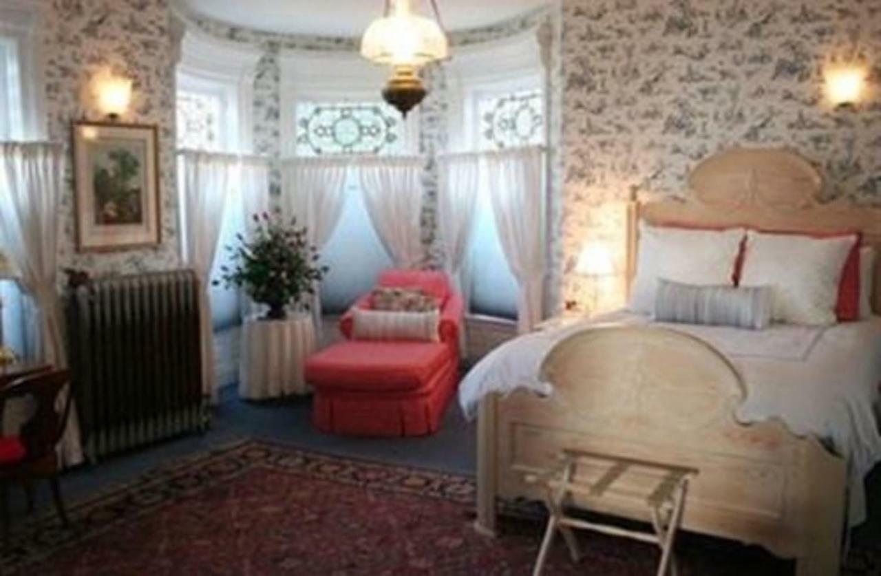 M&M Victorian Bed And Breakfast Marinette ภายนอก รูปภาพ