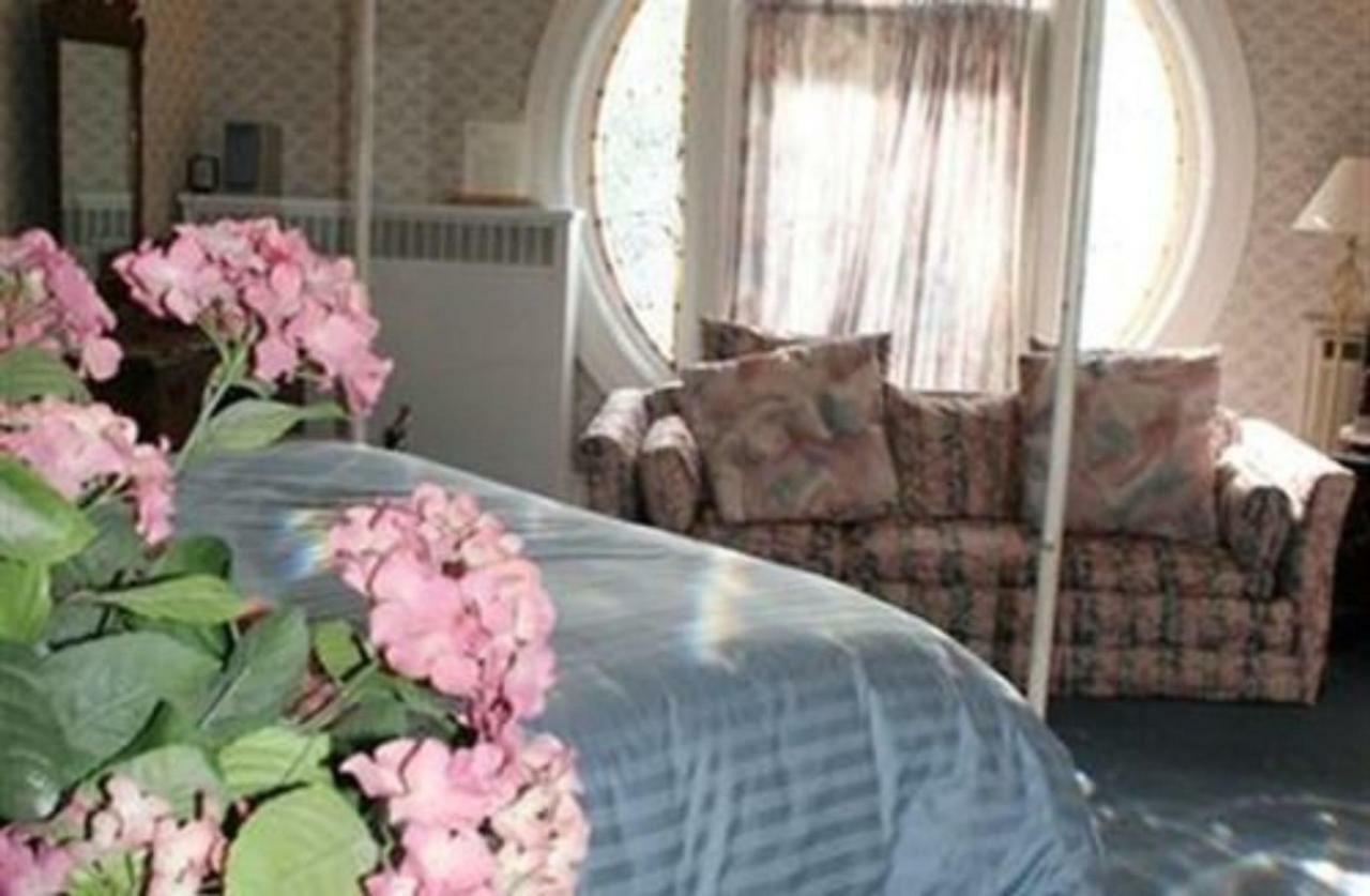 M&M Victorian Bed And Breakfast Marinette ภายนอก รูปภาพ
